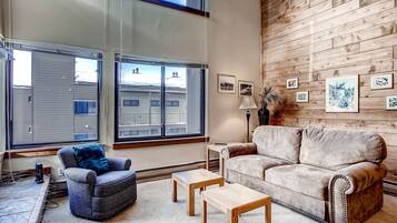 Condo, 1 Bedroom | Living area