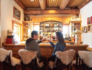 Bar (on property) - Mall 1424 (Keystone)