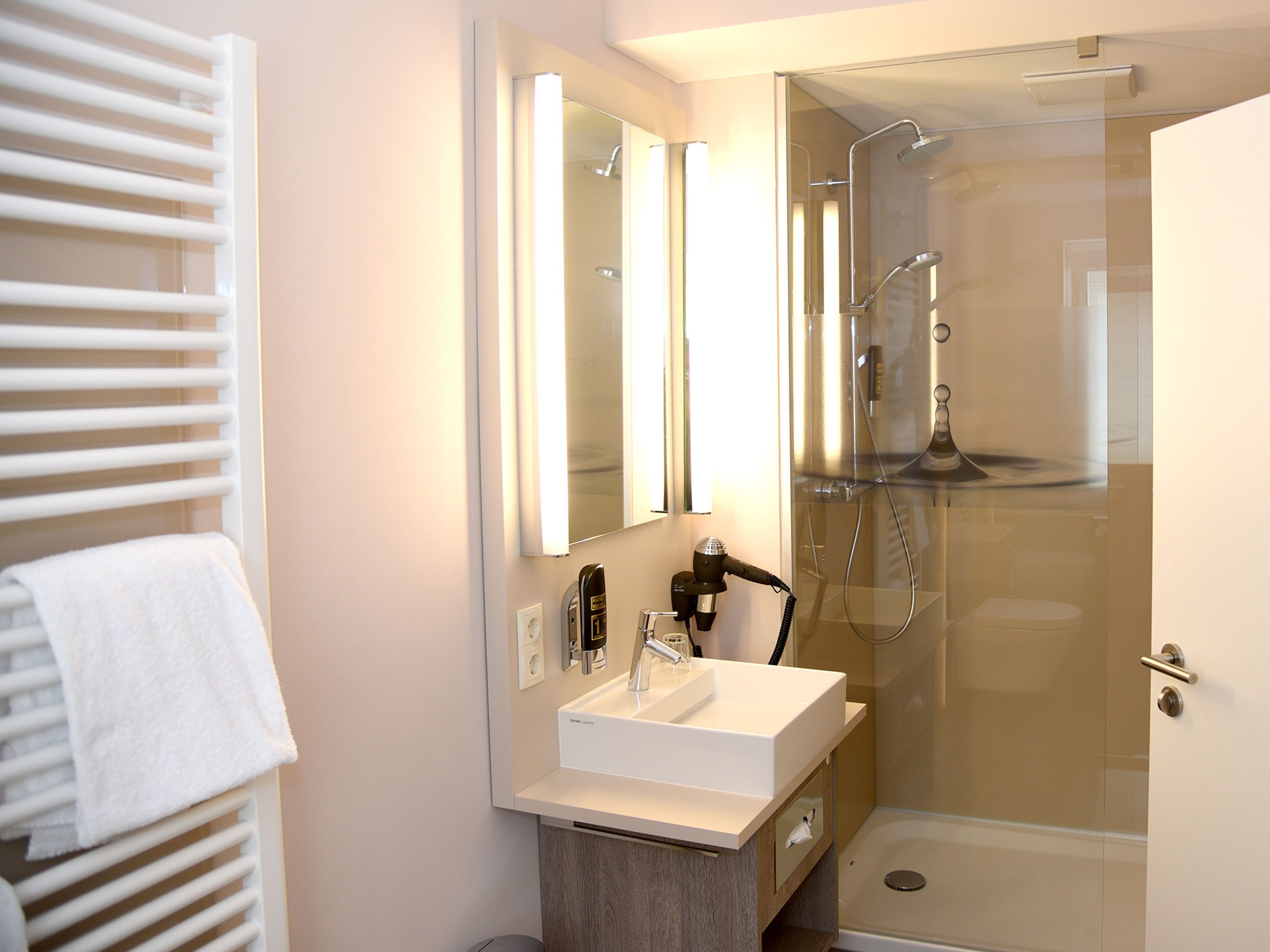 shower, free toiletries, hair dryer, towels