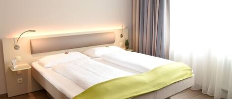 Dobbeltrom – superior | Sengetøy av topp kvalitet, minibar, safe på rommet og skrivebord