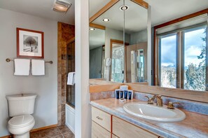 Appartamento, 3 camere da letto | Bagno | Vasca, asciugacapelli, asciugamani, shampoo
