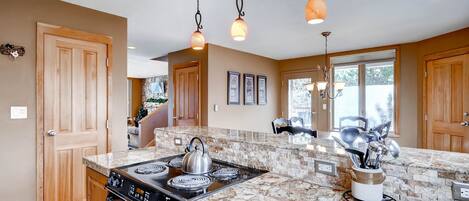 Condo, 3 Bedrooms | Private kitchen | Full-size fridge, microwave, oven, stovetop