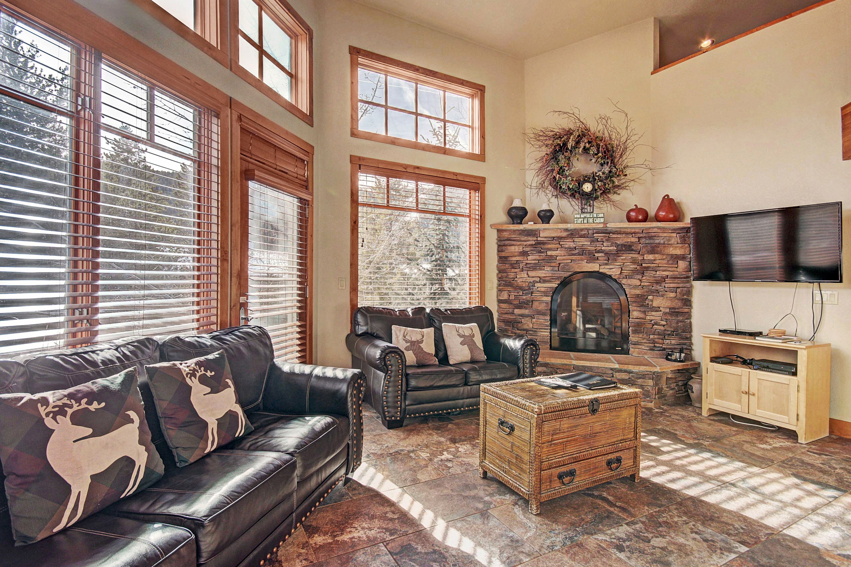 Townhome, 4 Bedrooms | Living area | Flat-screen TV
