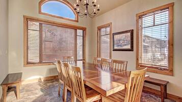 Townhome, 4 Bedrooms | In-room dining
