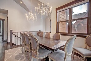 In-room dining - 78 Alders Townhouse with Heated Garage by RedAwning (Keystone)