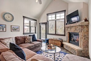 聯排別墅, 3 間臥室 | 起居區 | 電視