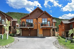 Exterior - 78 Alders Townhouse with Heated Garage by RedAwning (Keystone)