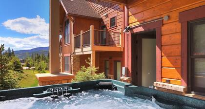 78 Alders Townhouse with Heated Garage by RedAwning