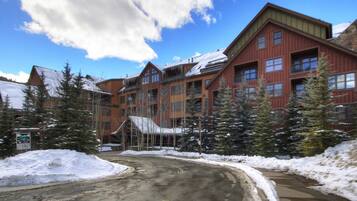 Condo, 2 Bedrooms | Exterior