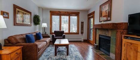 Condo, 1 Bedroom | Living area