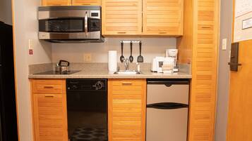 Studio | Private kitchen | Fridge, microwave, oven, stovetop