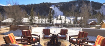 2759 Slopeside 1 Bedroom Condo by RedAwning