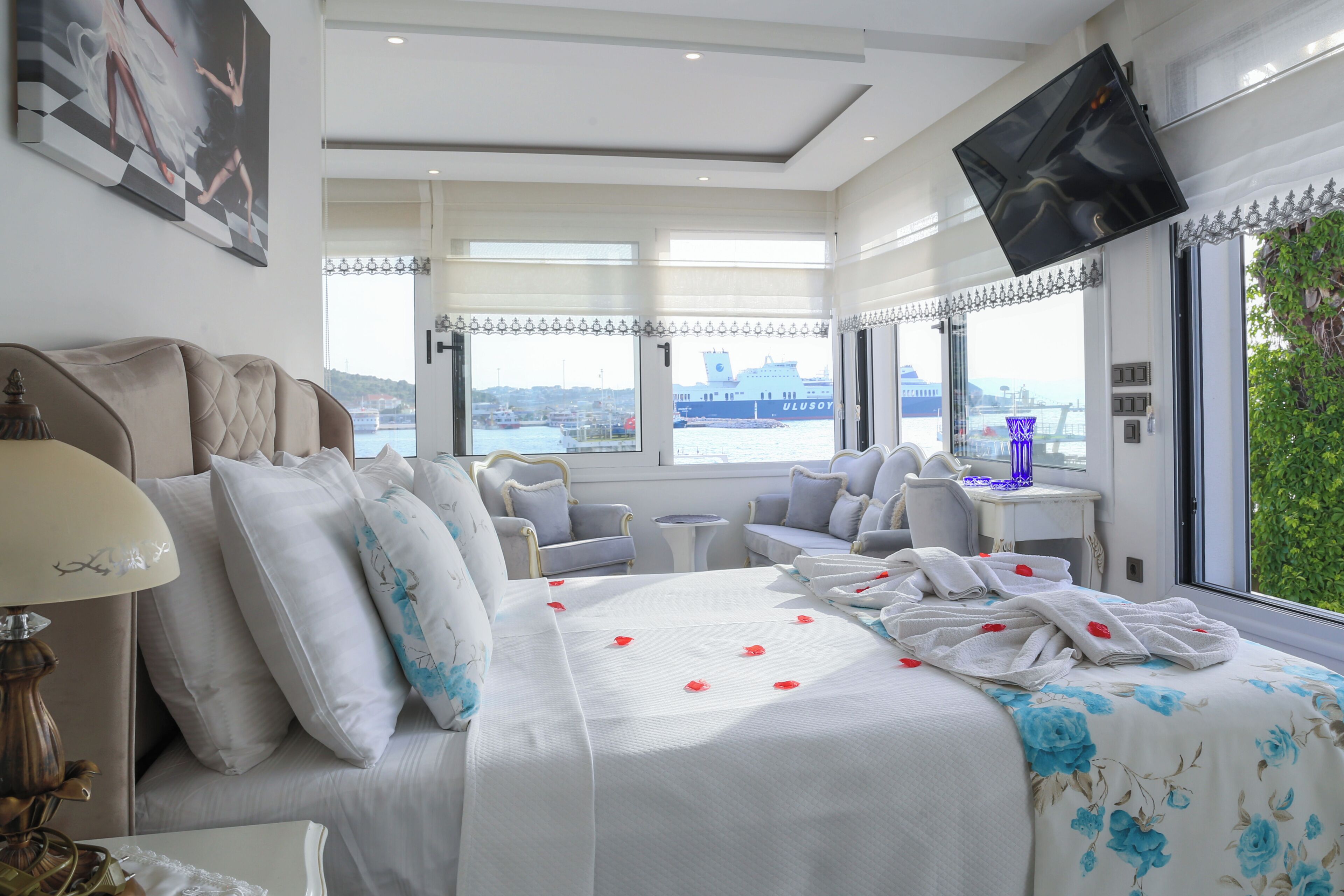 Suite estudio de lujo, 1 habitación, vistas al mar | Ropa de cama de alta calidad y colchones con acolchado adicional