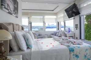Luxury Studio Suite, 1 Bedroom, Sea View | Premium bedding, pillowtop beds, in-room safe, desk - Dantela Butik Hotel (Cesme)