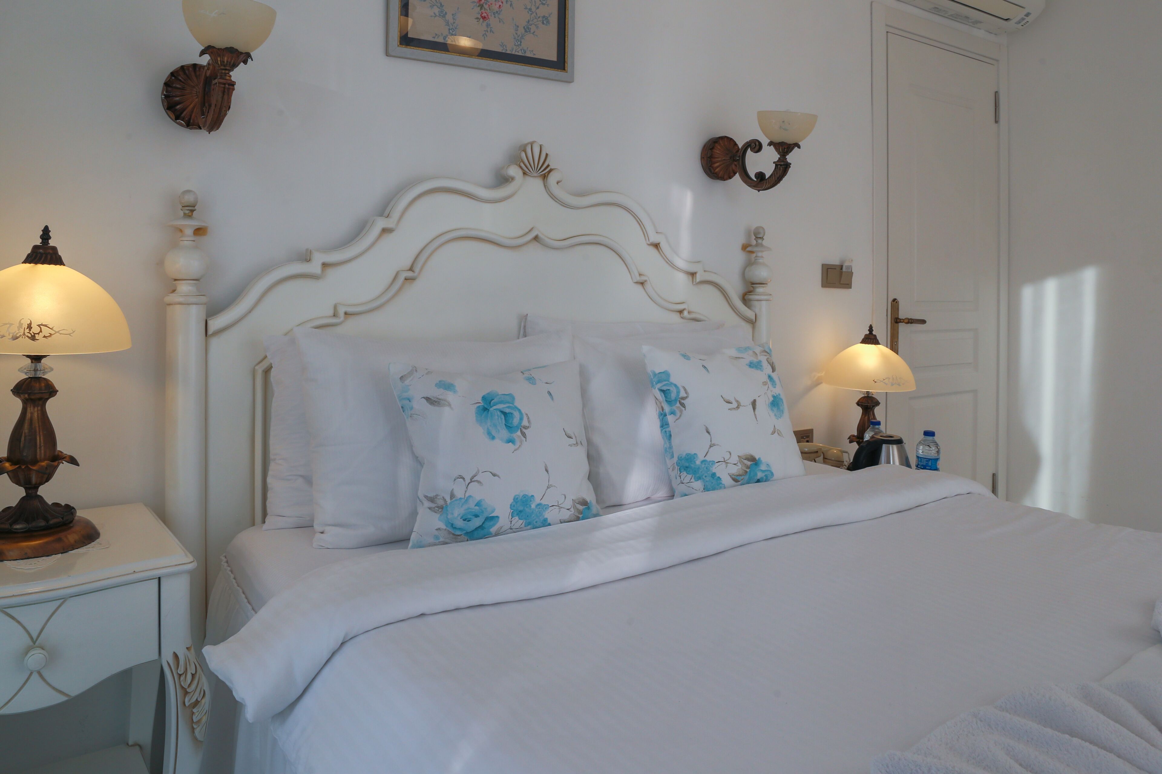 Deluxe Double Room | In-room safe, desk, soundproofing, free WiFi