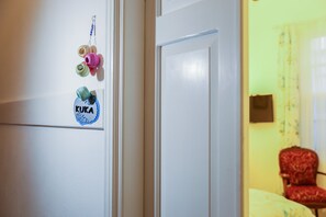 Habitación superior | Ropa de cama de alta calidad y colchones con acolchado adicional