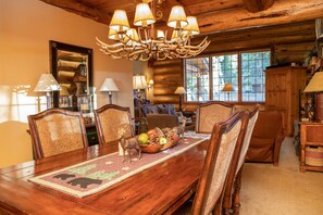 House, 5 Bedrooms | Dining