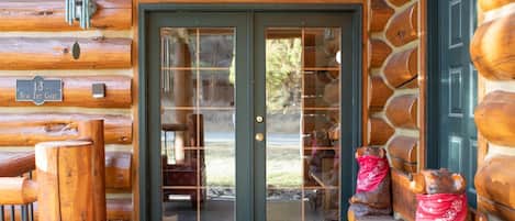 House, 5 Bedrooms | Exterior