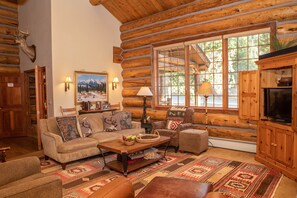 House, 5 Bedrooms | Interior