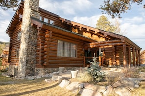 House, 5 Bedrooms | Exterior