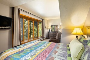 Condo, 5 Bedrooms | 5 bedrooms, desk, laptop workspace, free WiFi