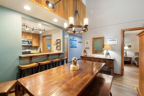 Condo, 5 Bedrooms | Dining