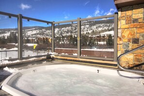 Condo, 2 Bedrooms | Bathroom | Towels, shampoo