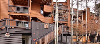 2964 Key  1 Bedroom Condo by RedAwning