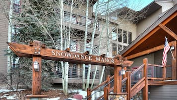 Condo, 2 Bedrooms | Exterior