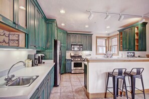 Condo, Multiple Bedrooms | Private kitchen | Full-sized fridge, microwave, oven, stovetop - River Run Mill Creek Combo by RedAwning (Keystone)