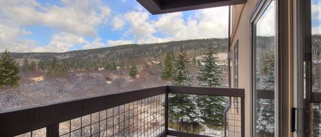 Condo, 2 Bedrooms | Property grounds