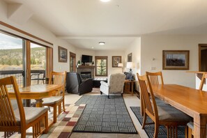 Condo, 2 Bedrooms | Dining