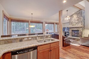 Townhome, 4 Bedrooms | Private kitchen | Full-size fridge, microwave, oven, stovetop