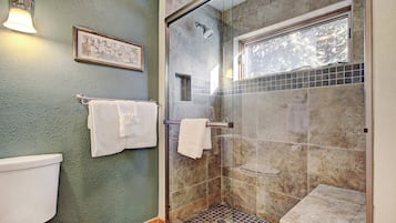 Condo, 2 Bedrooms | Bathroom | Towels, shampoo