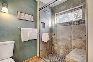 Condo, 2 Bedrooms | Bathroom | Towels, shampoo