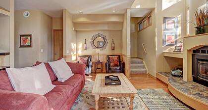 1926 Soda Springs Ii 3 Bedroom Townhouse by RedAwning