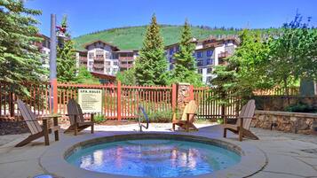 Condo, 1 habitación | Tina de hidromasaje al aire libre