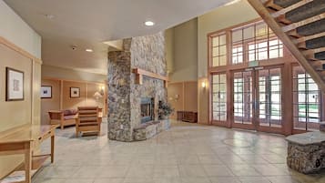 Condo, 2 habitaciones | Lobby