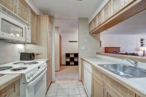 Condo, 2 Bedrooms | Private kitchen | Fridge, microwave, oven, stovetop
