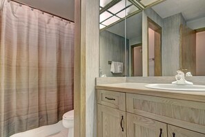 Condo, 2 Bedrooms | Bathroom - Spacious, Comfortable Retreat at Copper Mountain - VS549 by RedAwning (Copper Mountain)