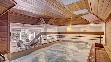 Bañera de hidromasaje interior