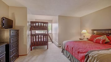 2 habitaciones, escritorio y espacio para trabajar con laptop