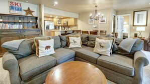 A living room with a sectional sofa, a coffee table, and a bookshelf. - Amazing Ski-In Ski-Out Condo, Pet Friendly - Very Spacious - CM236 by RedAwning (Copper Mountain)