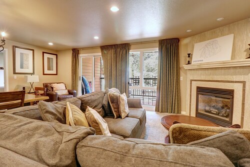 Amazing Ski-In Ski-Out Condo, Pet Friendly - Very Spacious - CM236 by RedAwning