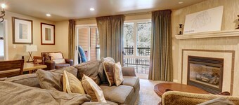 Amazing Ski-In Ski-Out Condo, Pet Friendly - Very Spacious - CM236 by RedAwning