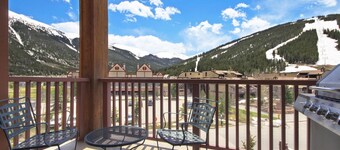 Newly Remodeled, Open Layout, with Incredible Views - CS302 by RedAwning