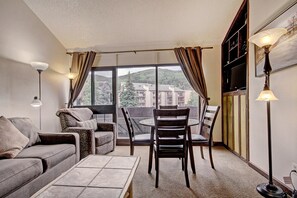 Condo, 2 Bedrooms