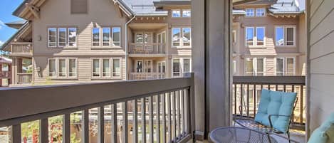 Condo, 2 quartos | Sacada