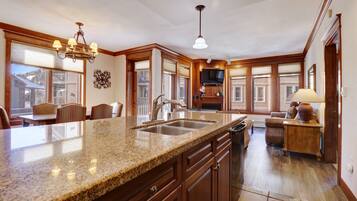 Condo, 2 Bedrooms | Interior