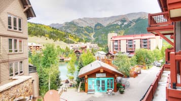 Condo, 2 Bedrooms | Property grounds